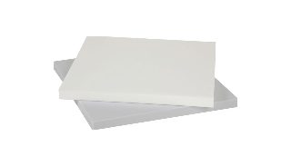 Beyaz ve açık gri melamin plakalarının açılı istifi