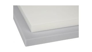 Beyaz ve açık gri Basotect panel plakalarının üst üste kesiti