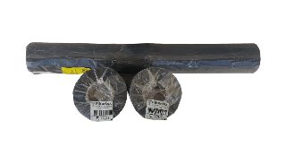 Etiketli Fibertex akustik kumaş rulolarının yatay dizilişi