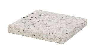Açılı görünümde rebonded ecobone sünger plakası ve granül dokusu