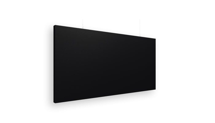 Tavandan askılı siyah kumaş kaplı dikdörtgen akustik baffle panel yakın ürün görseli