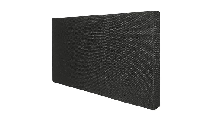 Antrasit kaba dokuma kumaş kaplı akustik panel, açılı stüdyo görünümü