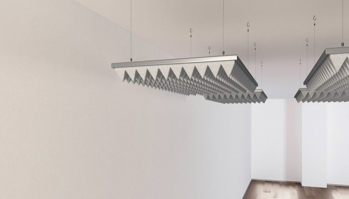 Tavandan askıyla sarkıtılmış açık gri piramit sünger baffle paneller