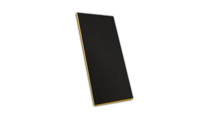 Siyah kumaş yüzeyli 60x120 akustik asma tavan plakası, sarı cam yünü çekirdekli