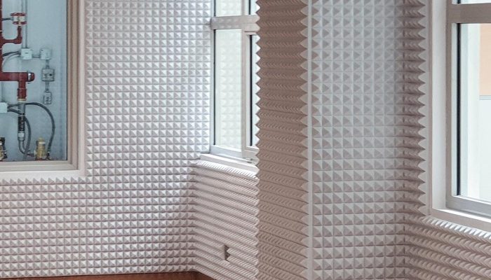 Piramit kaplı odanın köşe ve pencere denizliği detayı