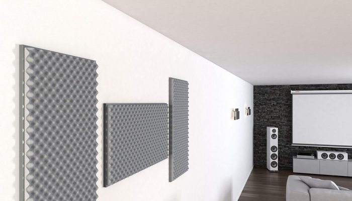 Duvara monte edilmiş yumurta profilli akustik panel dizilimi