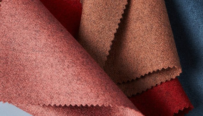 Camira Blazer Lite yün kumaşının pembe, kiremit, kahve ve lacivert tonlarında dokulu detayı