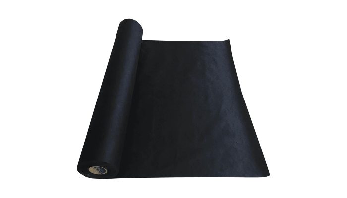 Rulodan açılan siyah Fibertex nonwoven akustik kumaşın yüzeyi