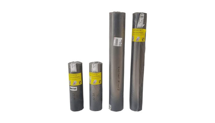 Farklı boylarda etiketli Fibertex akustik kumaş ruloları