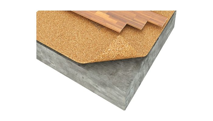 Beton zemin üzerine serilen mantar rulo şilte ve üzerine döşenen parke