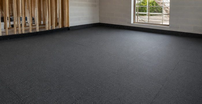 Beton zemine profilli yüzü aşağı serilmiş profilli kauçuk şilte levhaları