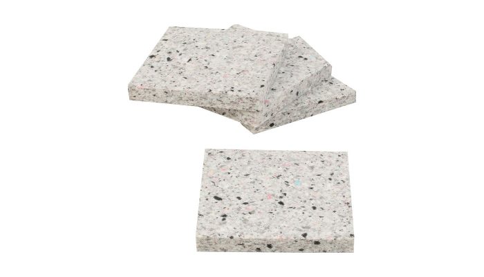 Yelpaze biçiminde açılmış recfoam plakaları ve önündeki düz plaka