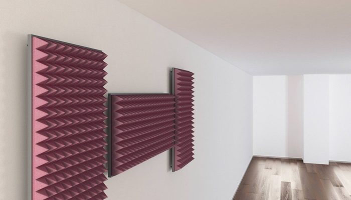 Bordo piramit sünger kaplı duvarın yakın açıdan görünümü