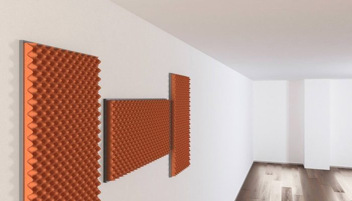 Duvara monte edilmiş turuncu yumurta profilli akustik panel