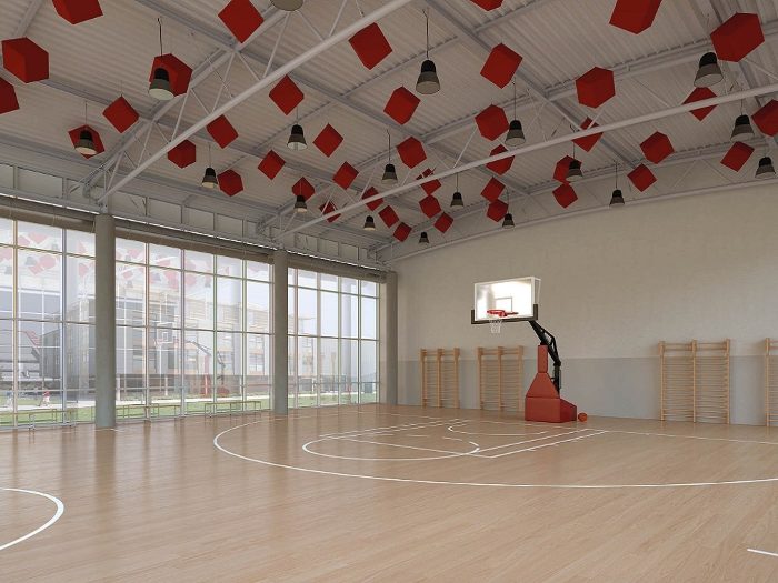 Spor salonu tavanında kırmızı ses emici küp dizisi