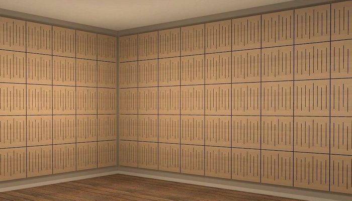 Ahşap delikli akustik panellerle kaplanmış oda köşesi