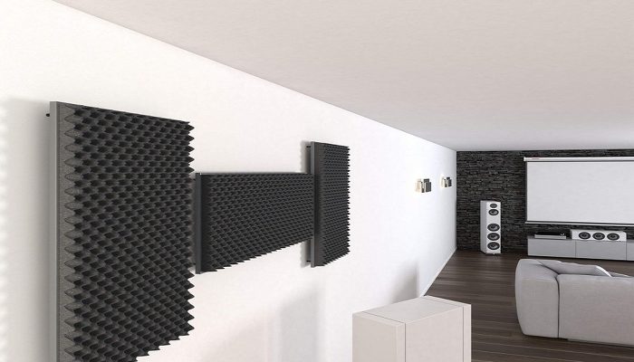 Ev sineması duvarındaki viyol yumurta köpük panelinin açılı görünümü
