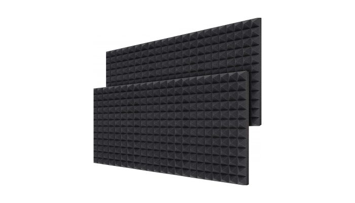 Yan yana duran iki geniş yanmaz piramit sünger levhası