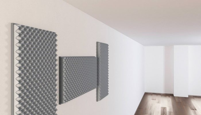 Duvara monte edilmiş gri yanmaz yumurta sünger paneli