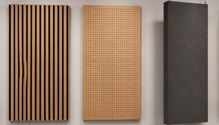 Kumaş kaplı, ahşap delikli ve baffle akustik panel çeşitleri bir arada