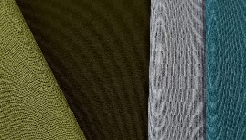 Camira Gravity kumaşının yeşil, haki, gri ve petrol tonlarında açılı renk kompozisyonu
